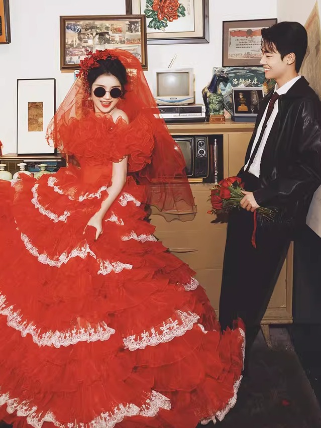 Red Vintage Street Style Weddi - огляд і ціна Street Fashion Photographers