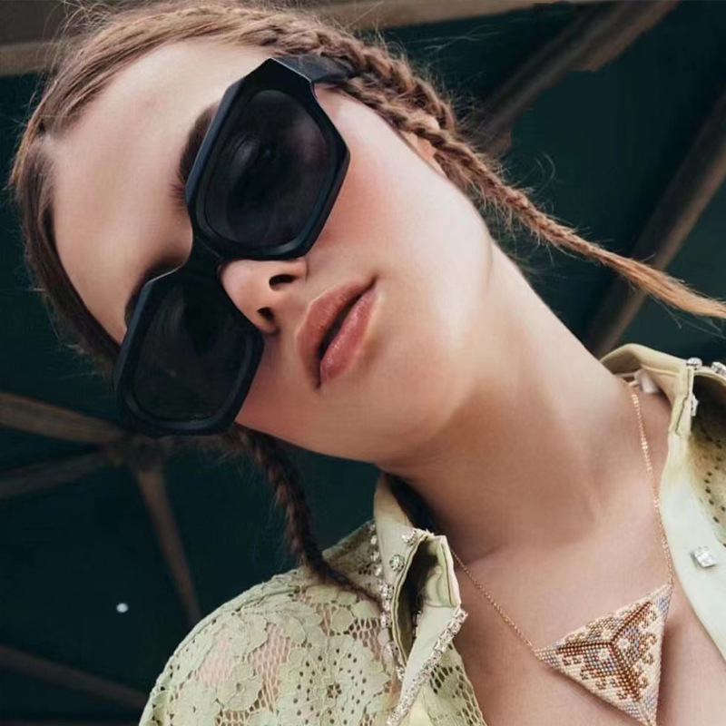 Simple Rough Frame Sunglasses  - огляд і ціна Street Fashion Photographers